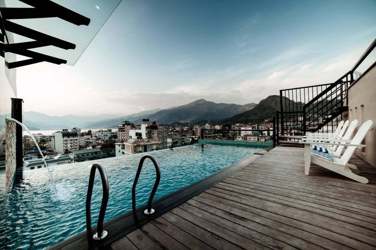Готель Aabas Pokhara By Barahi Hospitality Екстер'єр фото