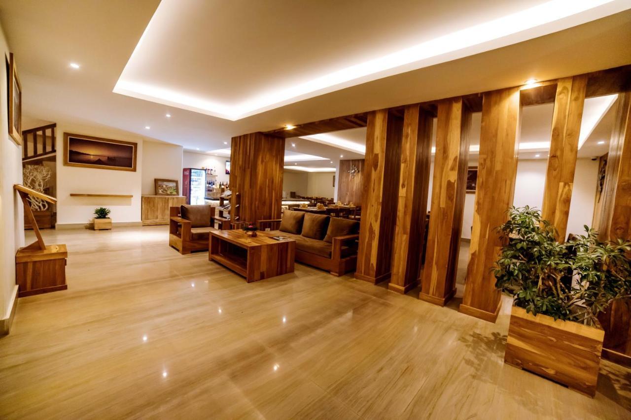 Готель Aabas Pokhara By Barahi Hospitality Екстер'єр фото