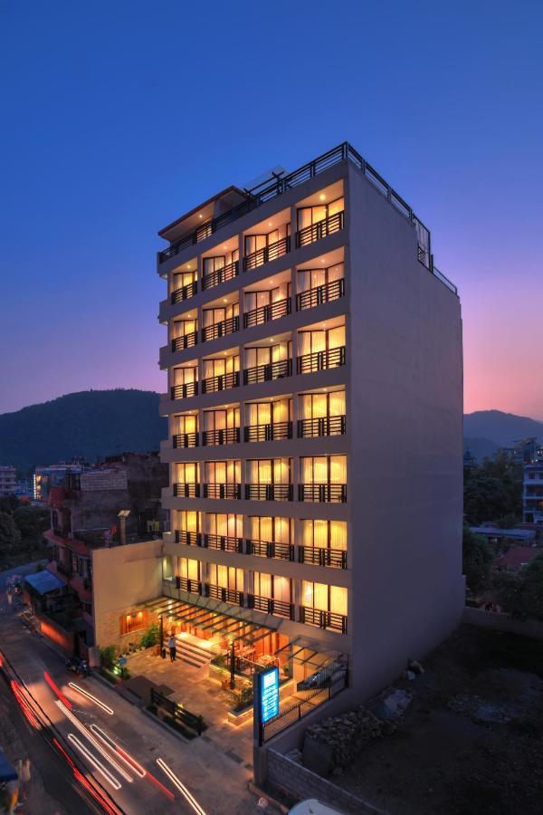 Готель Aabas Pokhara By Barahi Hospitality Екстер'єр фото