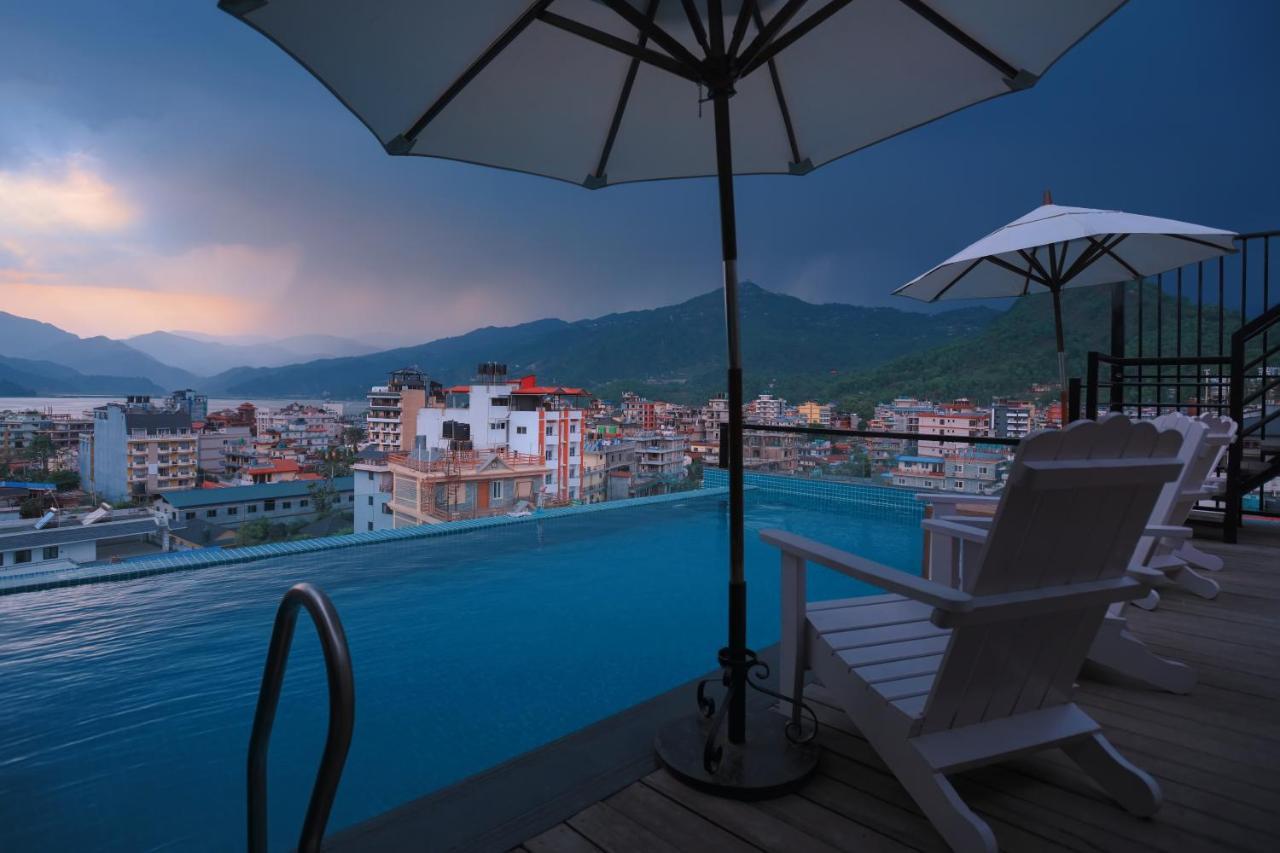 Готель Aabas Pokhara By Barahi Hospitality Екстер'єр фото