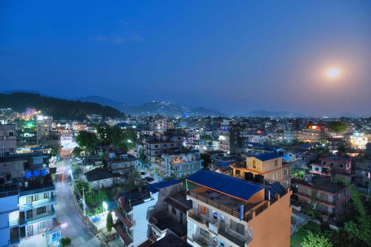 Готель Aabas Pokhara By Barahi Hospitality Екстер'єр фото