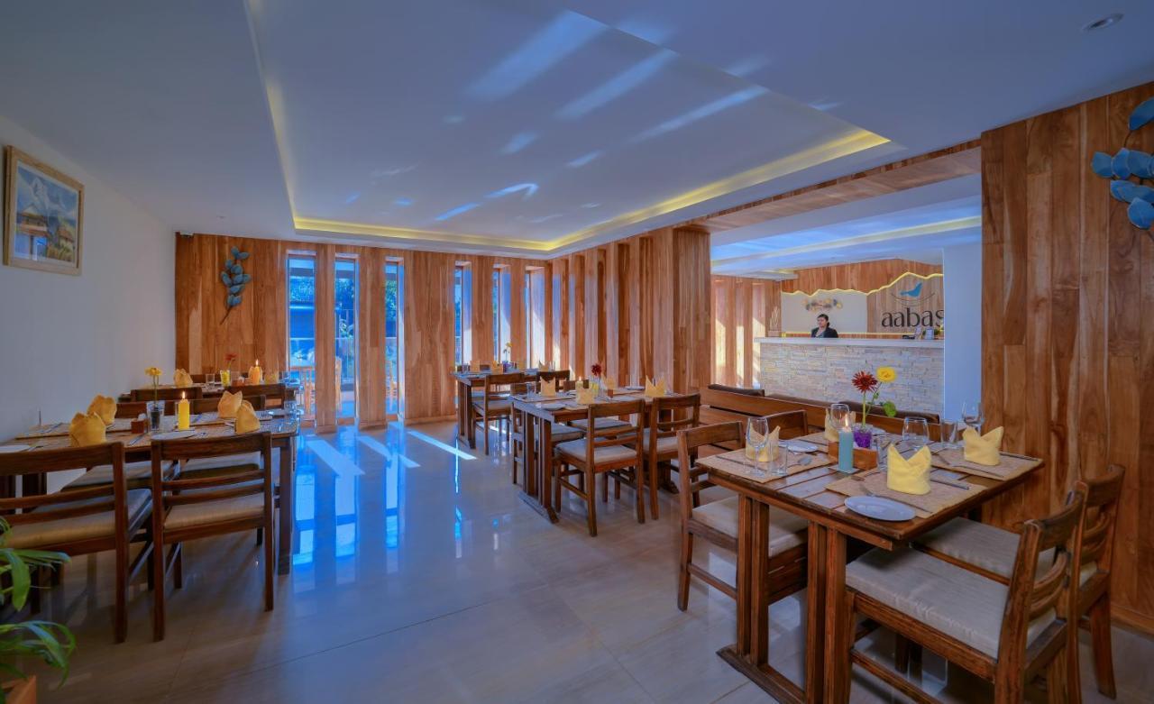 Готель Aabas Pokhara By Barahi Hospitality Екстер'єр фото