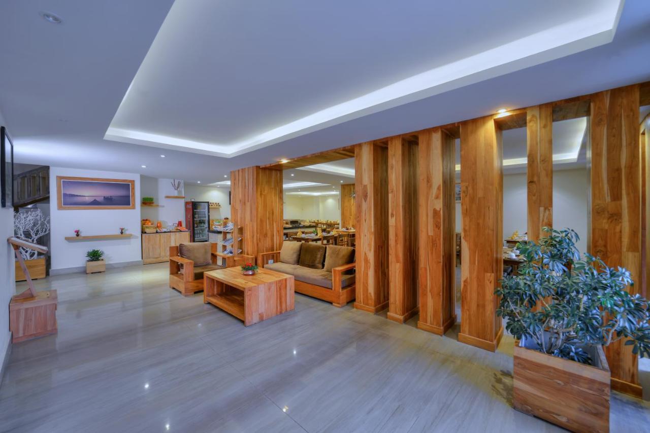 Готель Aabas Pokhara By Barahi Hospitality Екстер'єр фото